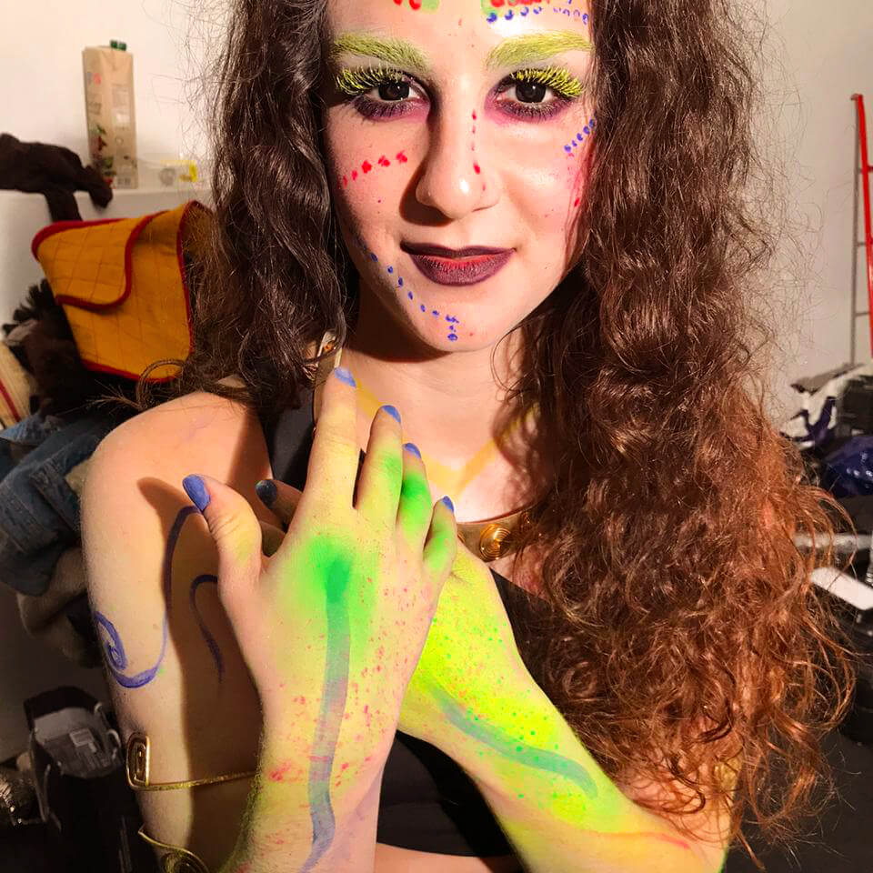 Body painting a Bacchae